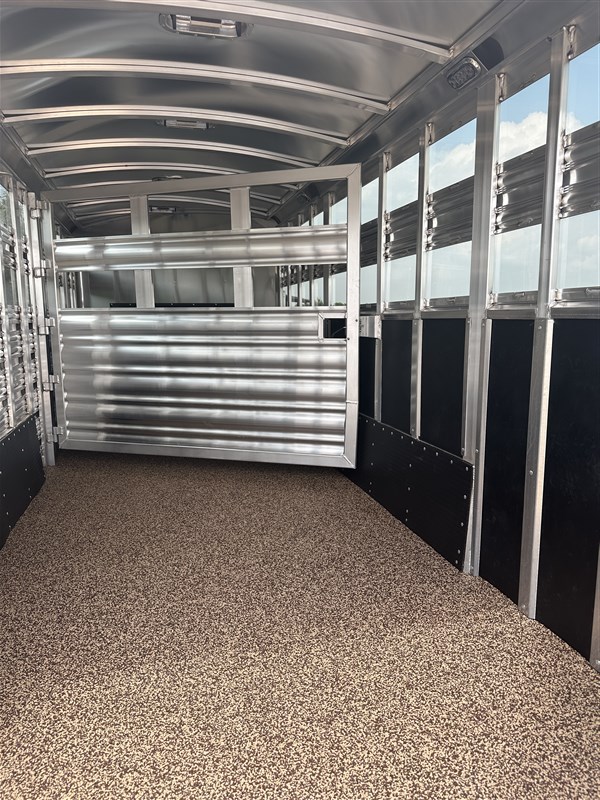 2026 Platinum Coach 23' x 7' stock combo