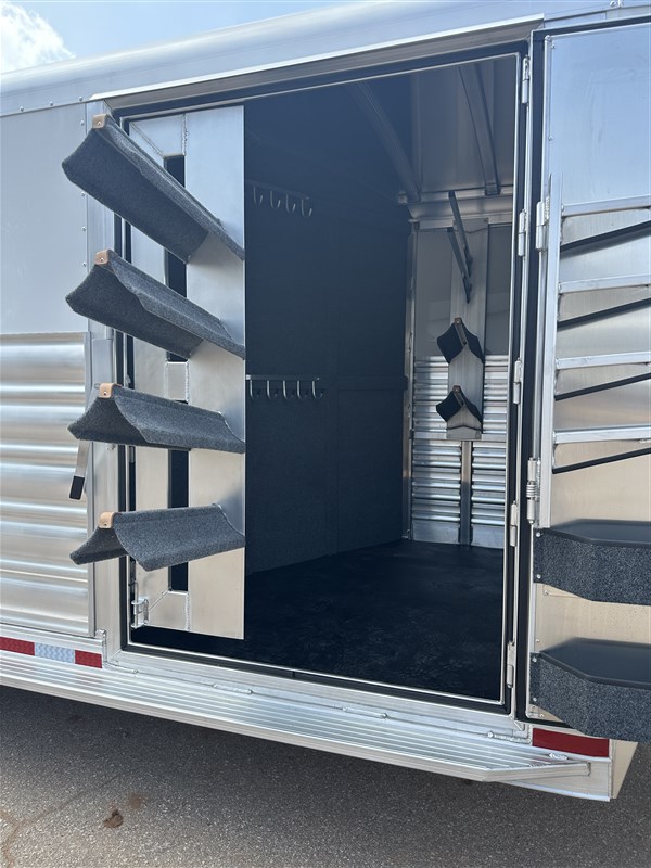 Trailer Photo 11