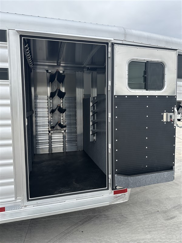 Trailer Photo 11