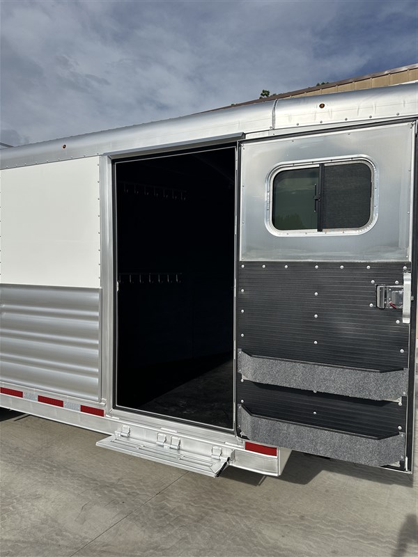 Trailer Photo 14