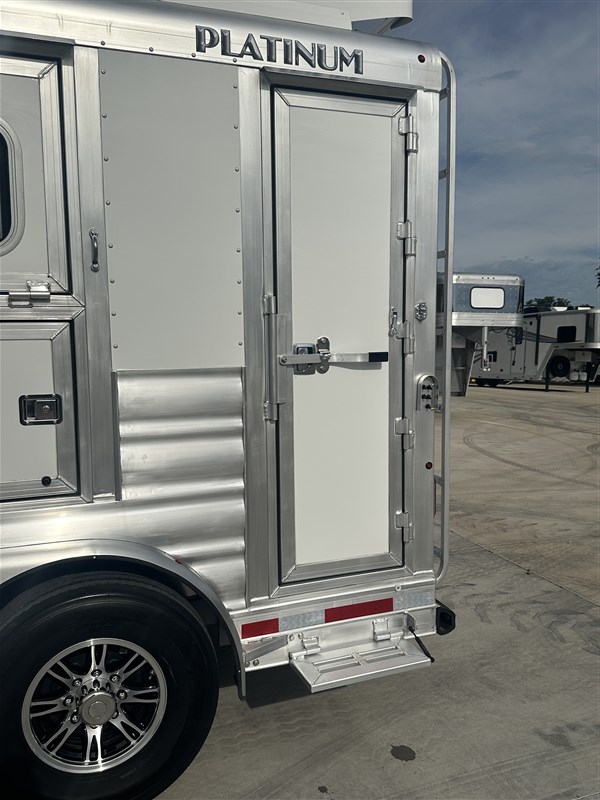 Trailer Photo 23