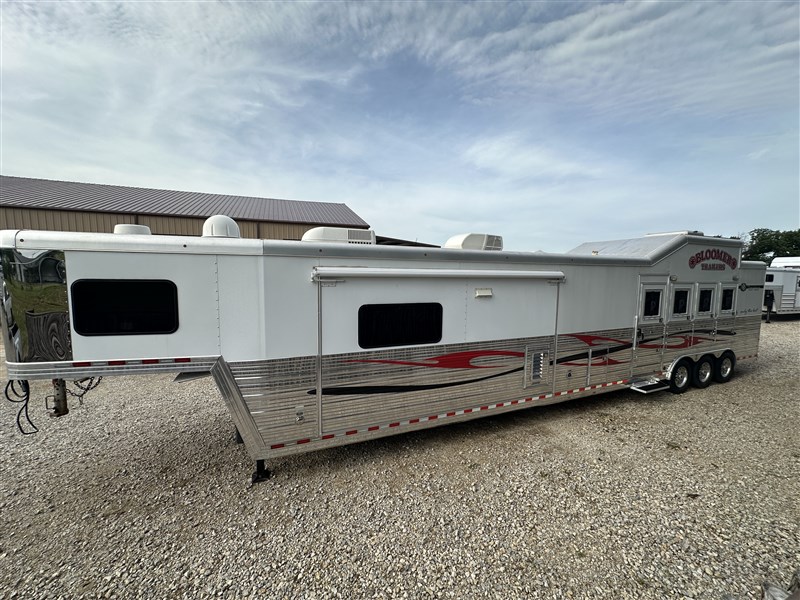 2012 Bloomer 4 horse with 20' outlaw conversion