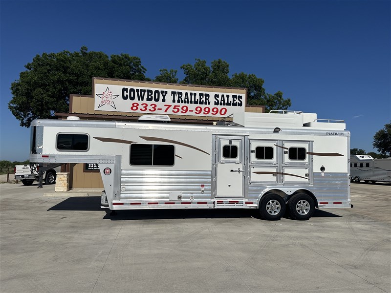 2025 Platinum Coach 3 horse w 9' sw outlaw proline xp interior