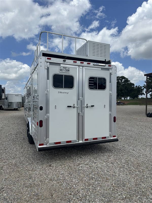 2021 Elite 4h w/ 12'8" outback customs interior