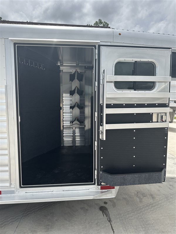 Trailer Photo 13