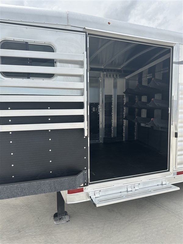 Trailer Photo 17