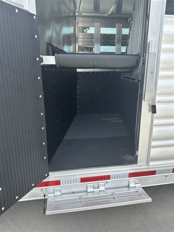 Trailer Photo 15