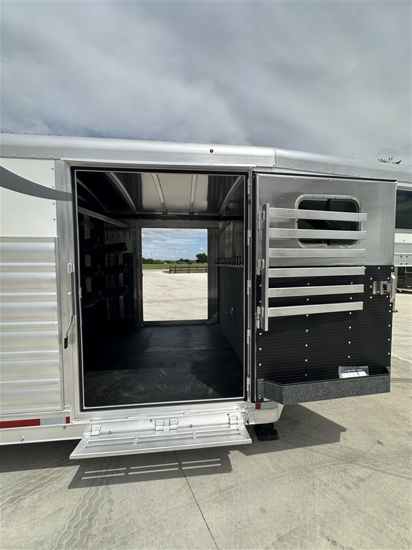 Trailer Photo 16