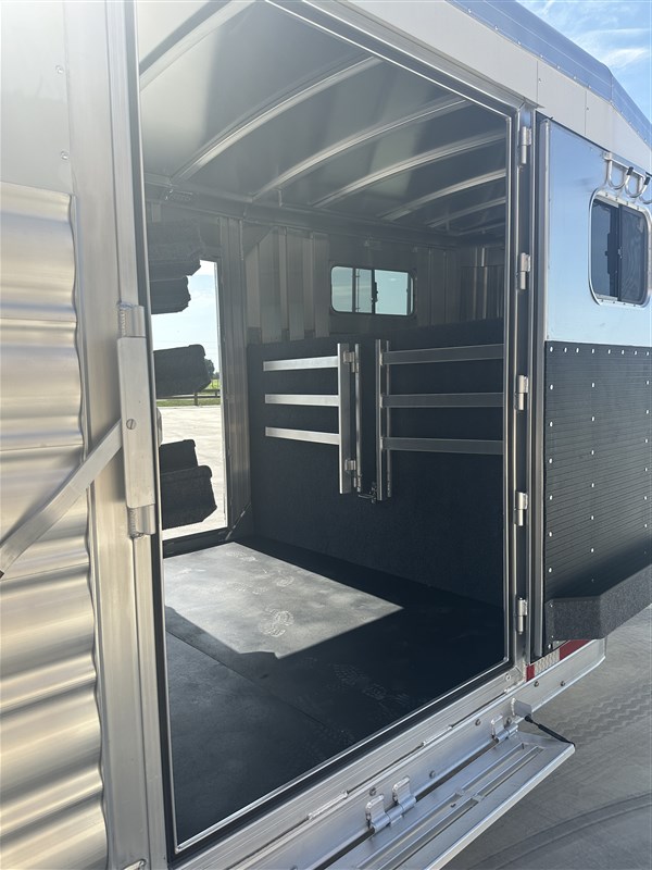 Trailer Photo 16