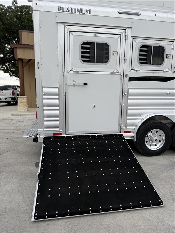 Trailer Photo 7