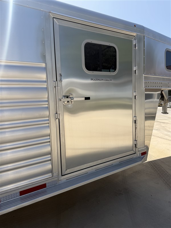 Trailer Photo 12