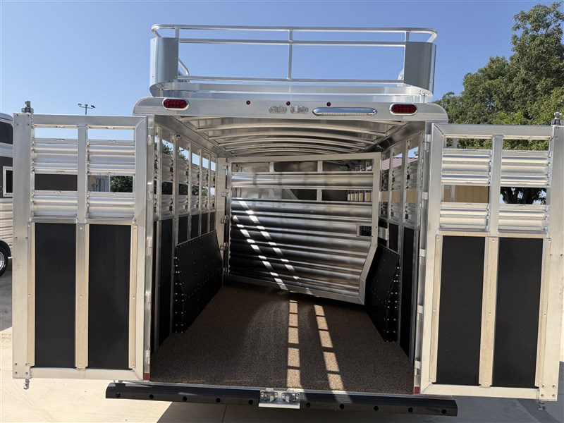 Trailer Photo 4