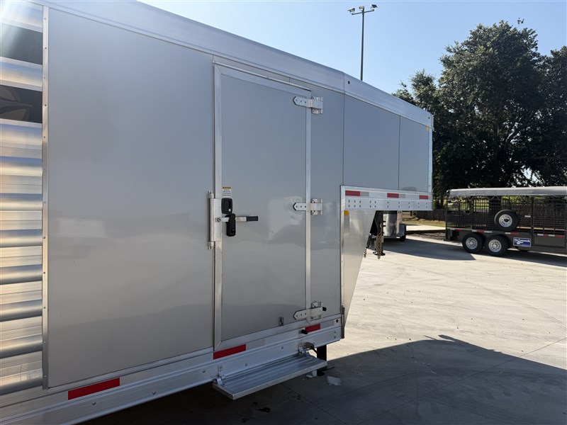 Trailer Photo 13