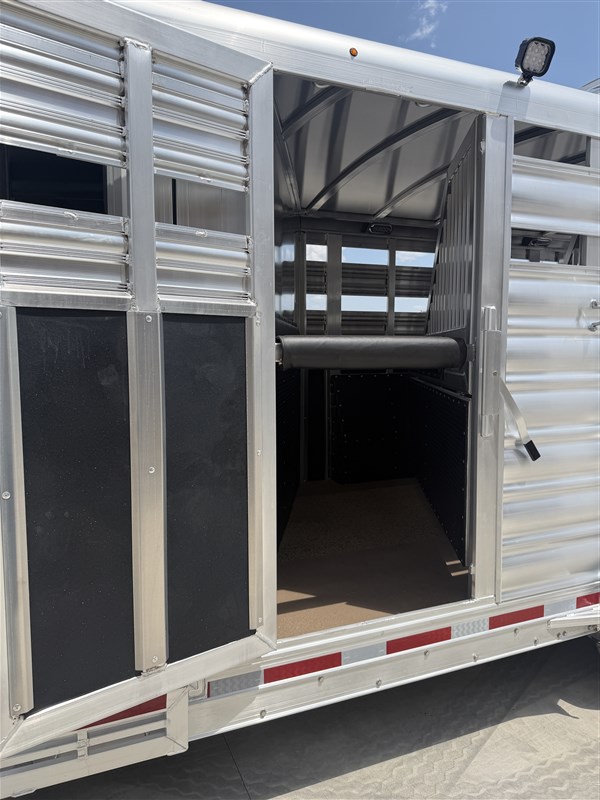 Trailer Photo 17