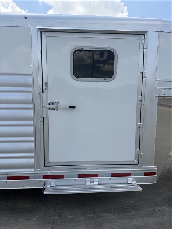 Trailer Photo 4