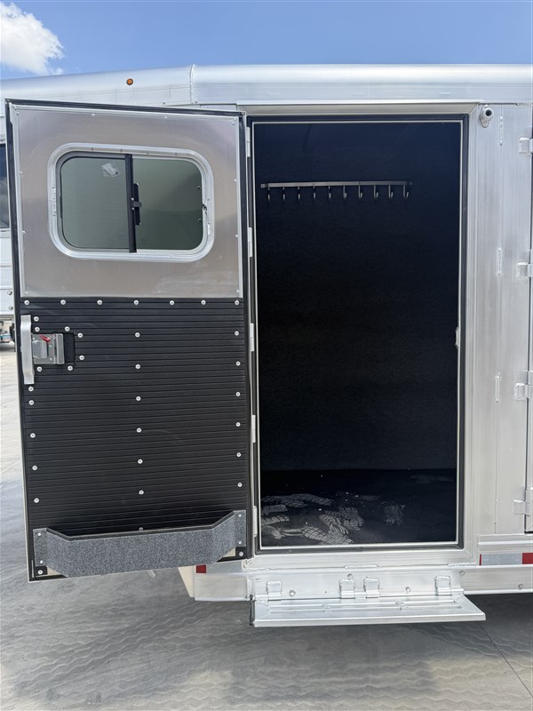 Trailer Photo 19