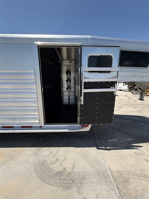 Trailer Photo 18
