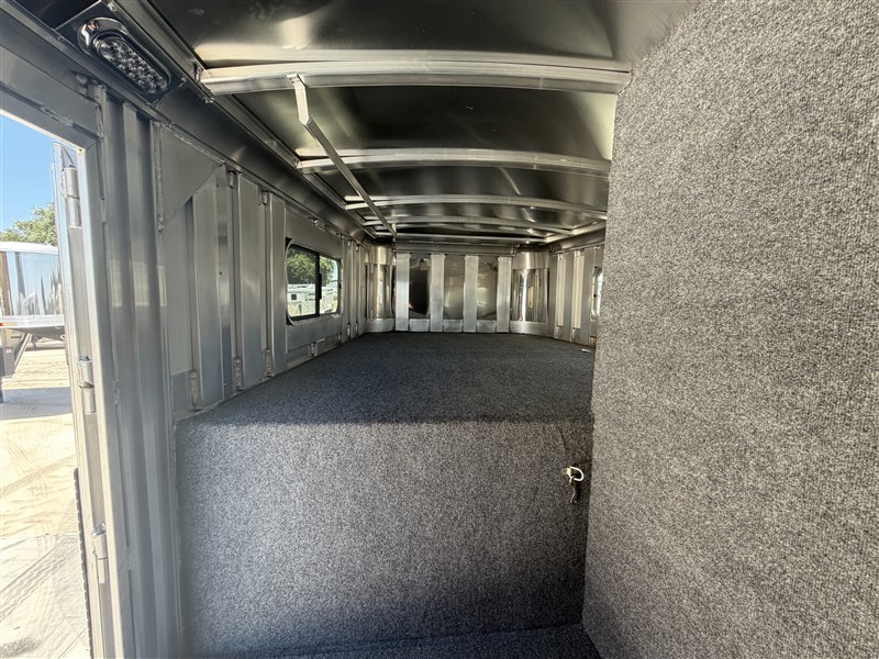 Trailer Photo 16