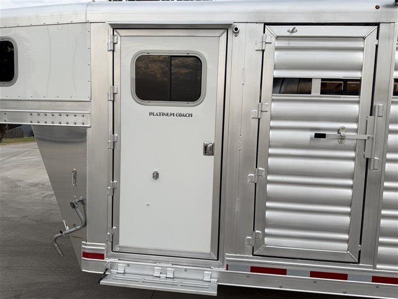Trailer Photo 16