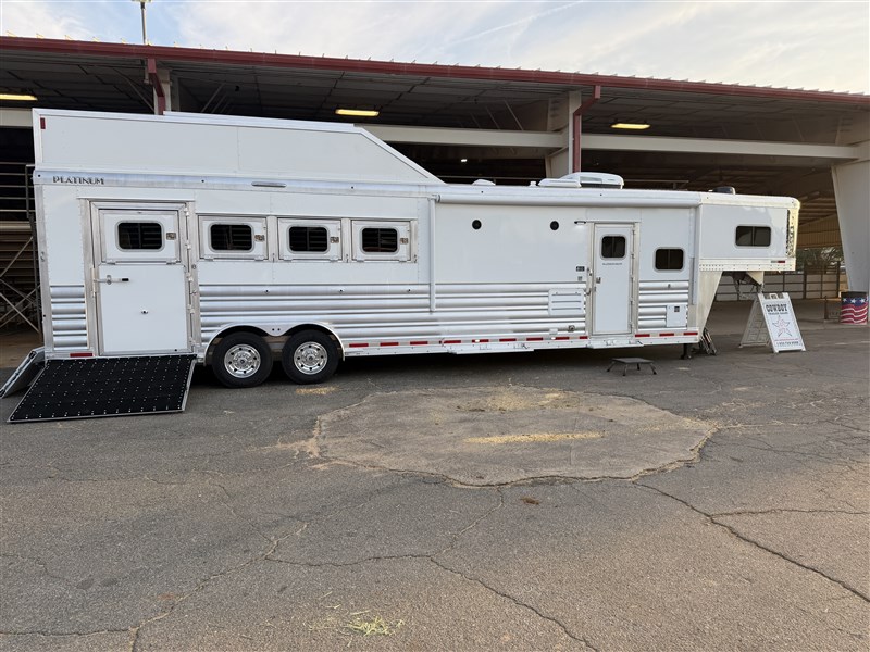 2026 Platinum 4H Side Load w/ 12' Signature Quarters interior