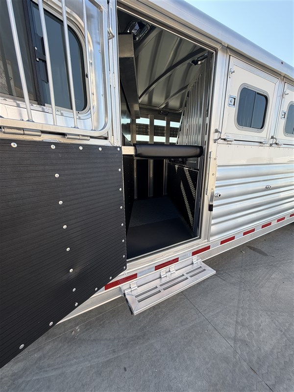 Trailer Photo 10