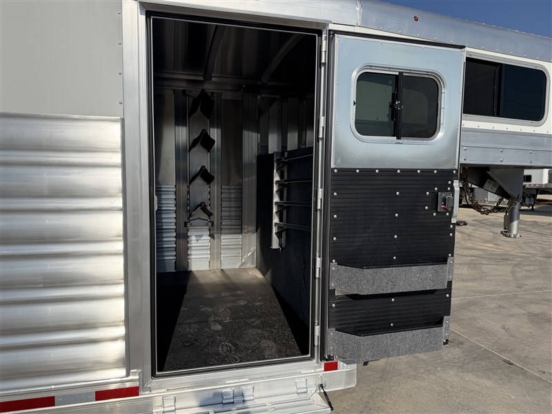 Trailer Photo 12