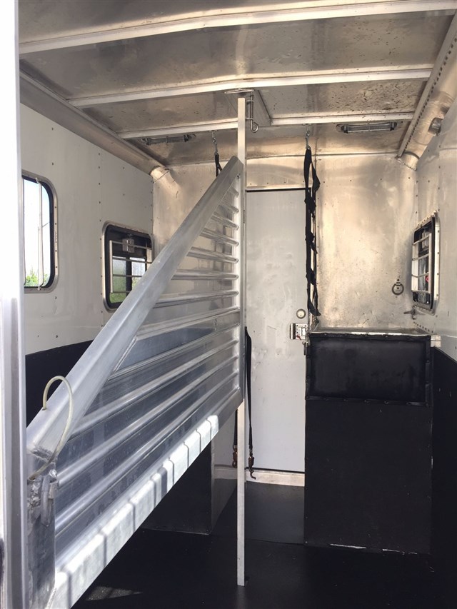 2001 Featherlite 2 Horse Straight Load