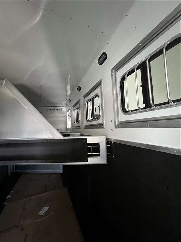 Trailer Photo 7
