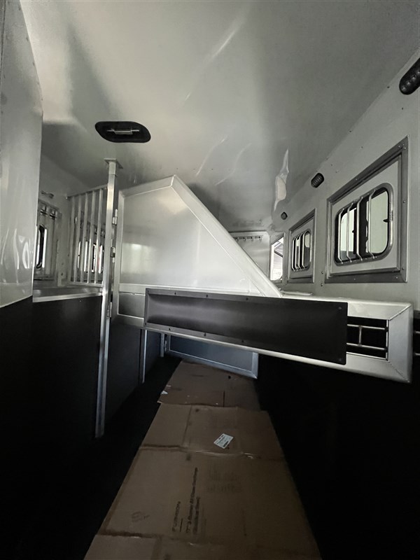 Trailer Photo 8
