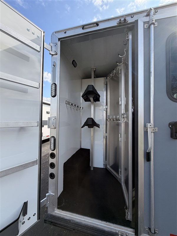 Trailer Photo 18