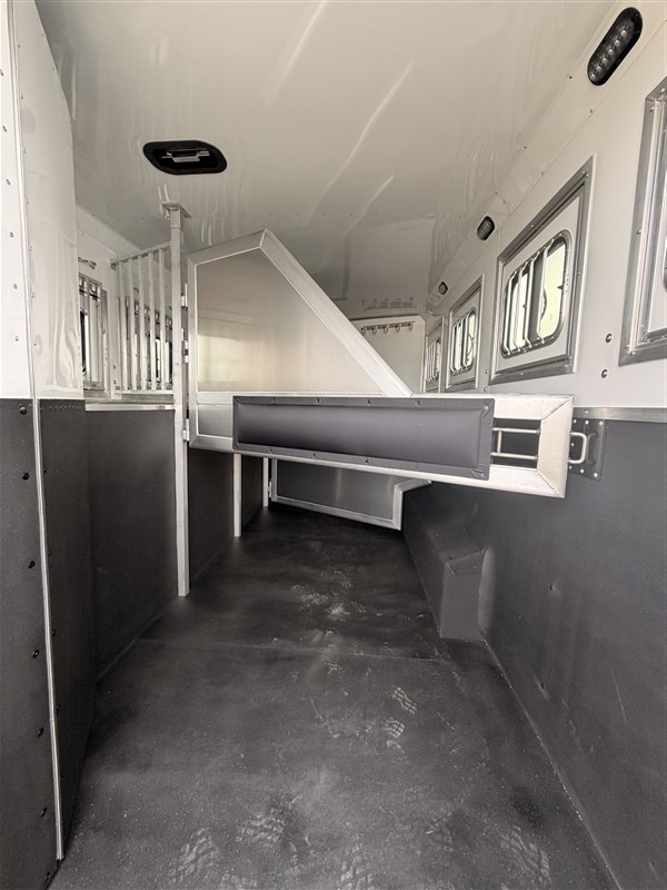 Trailer Photo 19