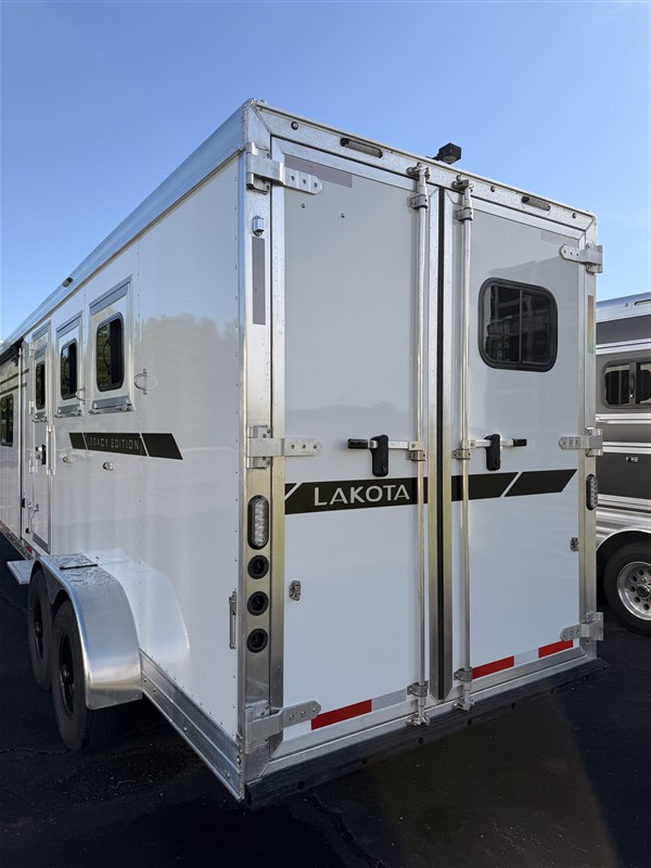 Trailer Photo 19