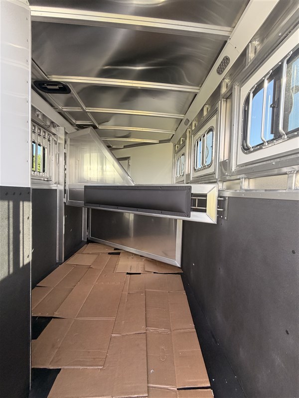 Trailer Photo 16
