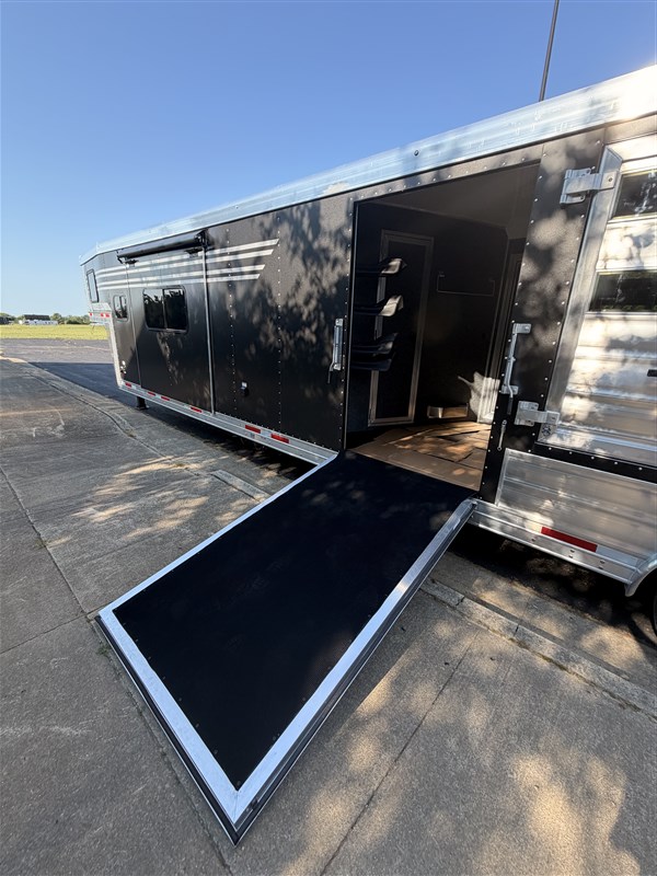 Trailer Photo 24