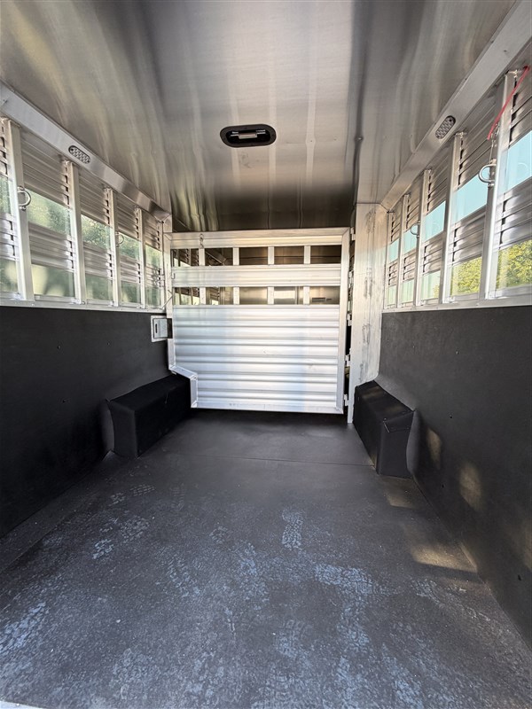 Trailer Photo 28