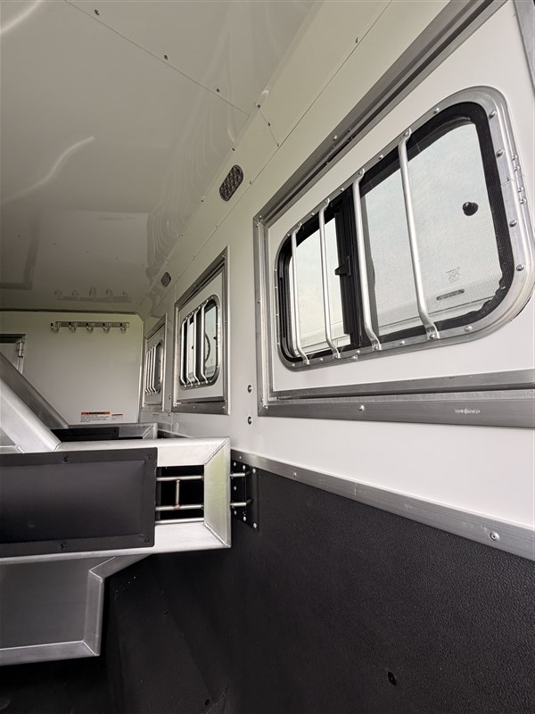 Trailer Photo 4