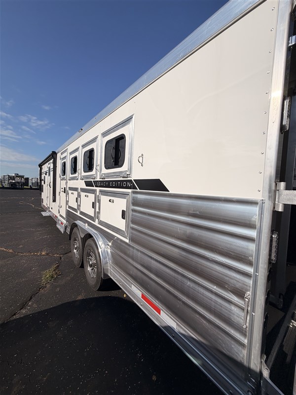 Trailer Photo 20