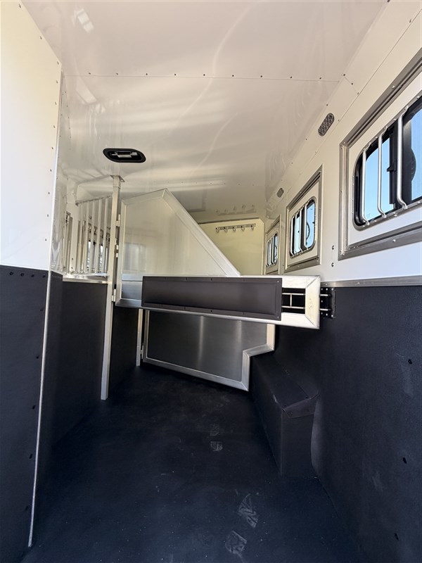 Trailer Photo 19