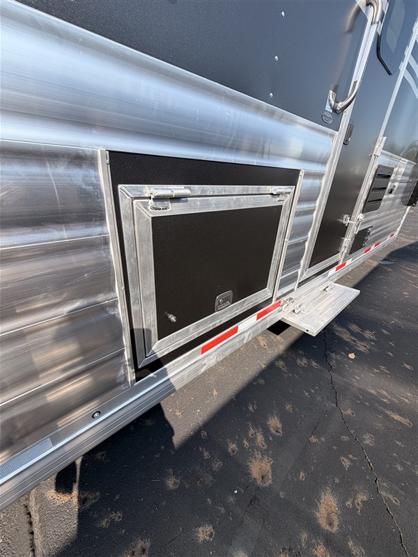 Trailer Photo 24