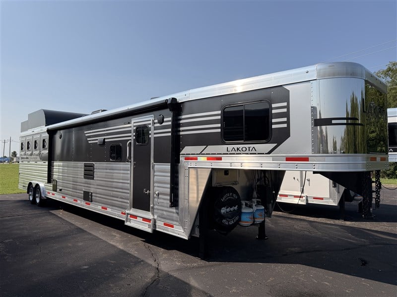 2027 Lakota BH8418BB