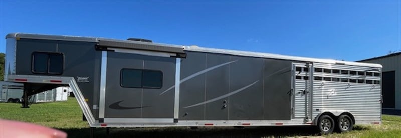 2020 Merhow 8' wide 12' living qtrs w/ midtack bunks and stock