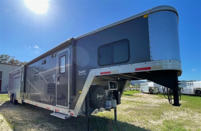 2020 Merhow 8' wide 12' living qtrs w/ midtack bunks and stock