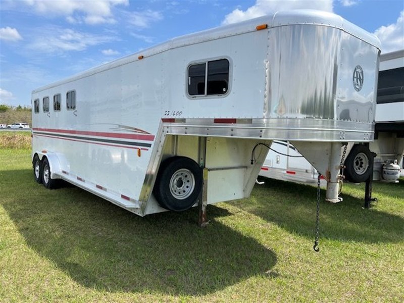 2000 Exiss 4 horse gooseneck w/dressing room and ramp