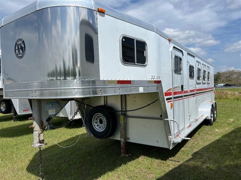 2000 Exiss 4 horse gooseneck w/dressing room and ramp