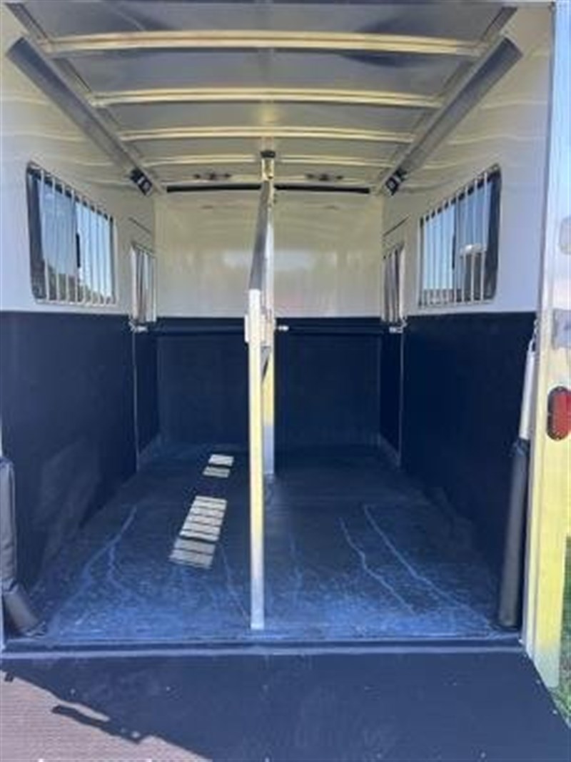 2024 Exiss 2 horse straight load w/ dressing room (model 724)