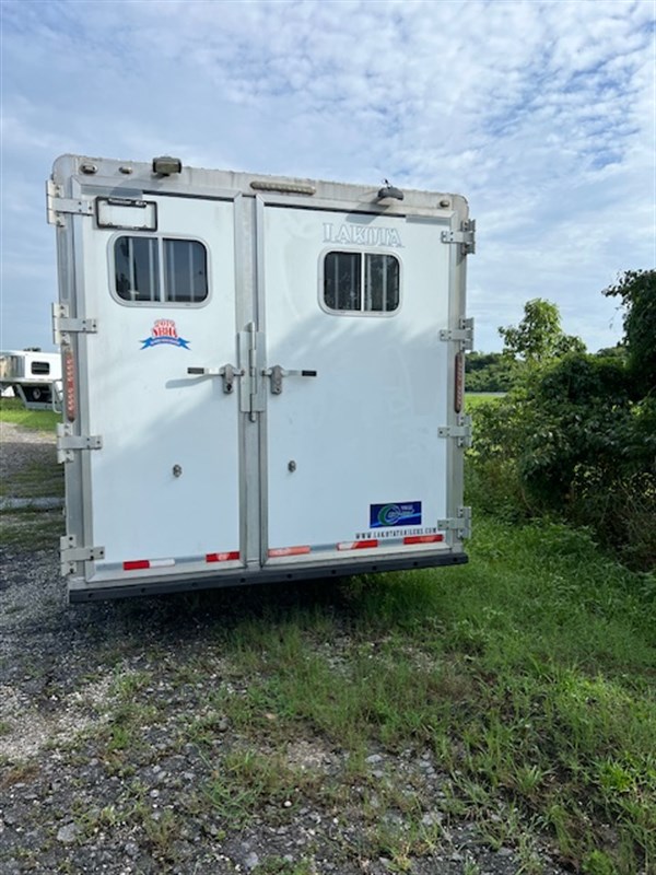 2008 Lakota 8' wide 4 horse w/ 16' living quarters