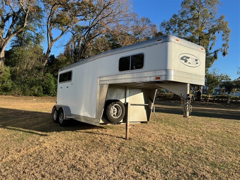 2016 4-star 2 horse slant load with dressing room