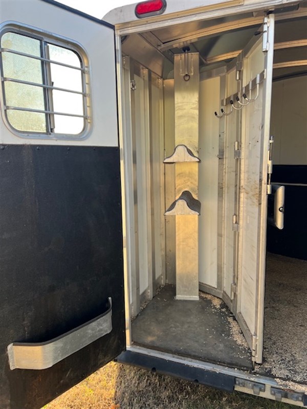 2016 4-star 2 horse slant load with dressing room