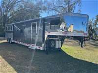 2021 3 horse Lakota 8' wide 3 horse with 15' living quarters