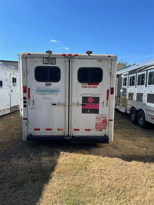 2005 Sundowner 8' wide 4 horse w/10' living quarters